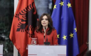 Elisa Spiropali thirrje urgjente shqiptarëve: “Dilni në protesta masive!