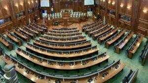 Përplasje të ashpra në Kuvend, situata drejt dhunës fizike!