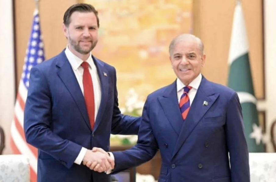 Negociata maratonë Iran–SHBA, përplasje të forta në prapaskenë! Çfarë pritet nga e hëna!