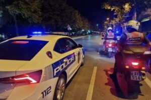 LAJMI I FUNDIT: Të shtëna me armë, panik në vend!