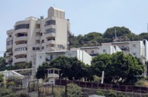 Ambasada amerikane në këtë vend u bën thirrje urgjente qytetarëve amerikanë të largohen menjëherë!