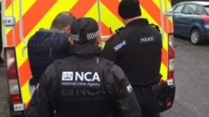Interpol Tirana dhe autoritetet britanike arrestojnë 5 shqiptarë të shpallur në kërkim