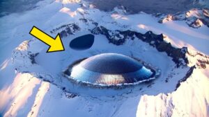 Një strukturë misterioze e fotografuar nga ajri, zbulimi brenda saj habiti të gjithë