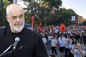 Rama u përgjigjet protestuesve: “Kush më quan tradhtar…”